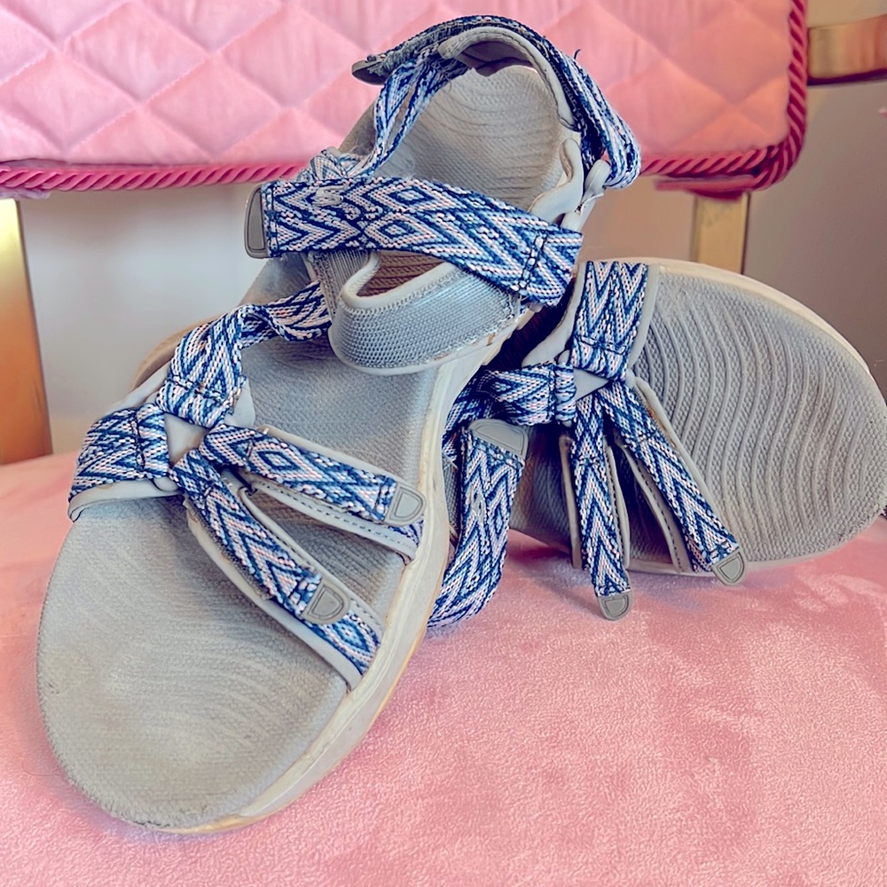 Sketchers sandals